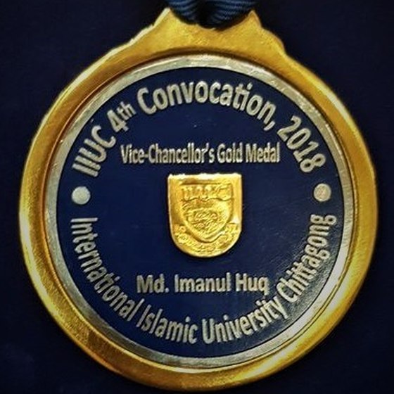 Gold medal engraved &ldquo;IIUC 4th Convocation, 2018 — Vice-Chancellor's Gold Medal — Md. Imanul Huq — International Islamic University Chittagong&rdquo;, with the university crest at its centre.